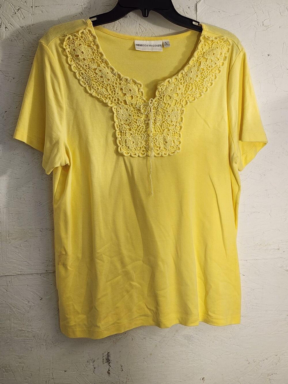 Rebecca Malone Women's Size Large Yellow Short Sleeve Blouse Decorative collar